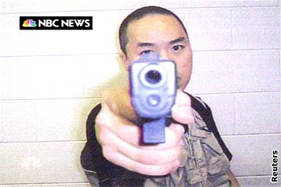 o Sung-hu poslal ped masakrem na univerzit videonahrávku a fotky stanici NBC