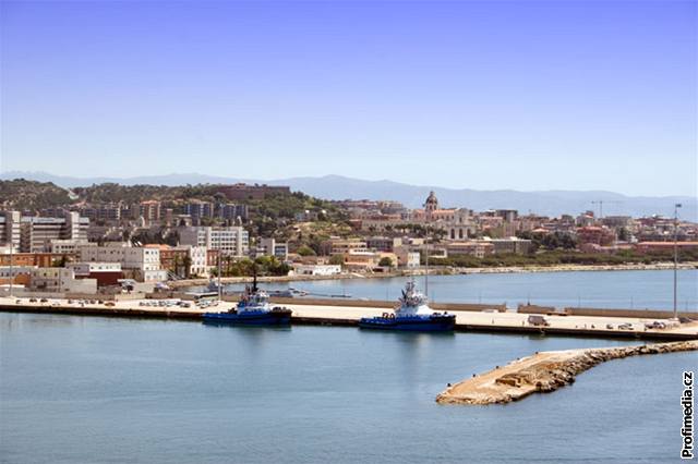 Sardinie nabízí jak krásné pláe, tak i vysokohorskou turistiku