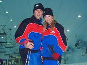 Roman Vojtek s pítelkyní Terezou Janouovou si na dovolené u moe dokonce zalyovali - v unikátní kryté zimní hale v Dubaji