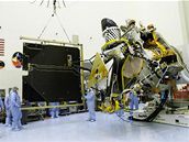 Montá sondy Mars Reconnaissance Orbiter