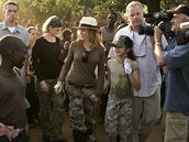 Madonna s dcerou Lourdes navtívila africkou vesnici Gumulira ve stát Malawi 