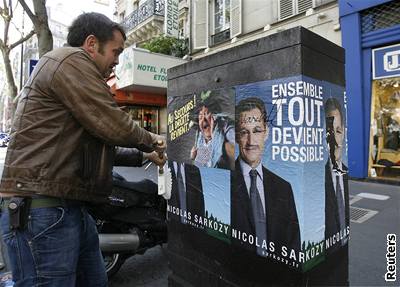 Nejvtí nadje na finálovou úast má Sarkozy.