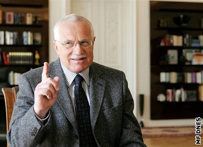 Mám vbec právo na názor, e se mi chobotnicová knihovna nelíbí? ptá se prezident Václav Klaus.