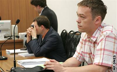 Petr Talafant (vpravo) údajn svému komplici pepadení vymlouval