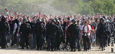 Na bezpenost v praských ulicích dohlíely stovky policist
