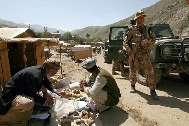 etí vojáci v Afghánistánu.