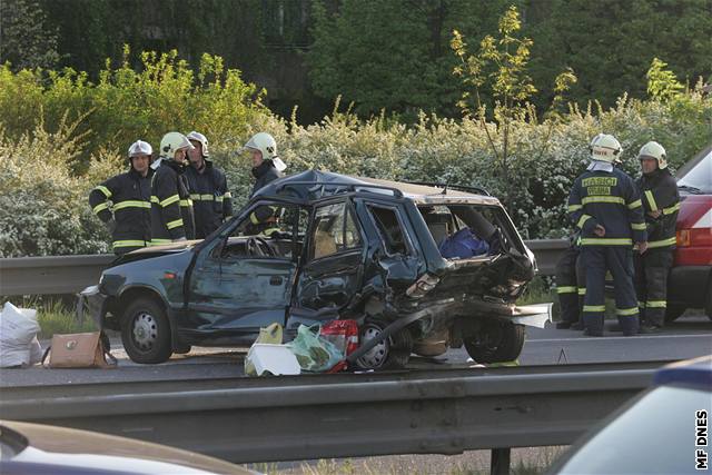 Podveerní dopravu v Praze zkomplikovala váná nehoda na magistrále