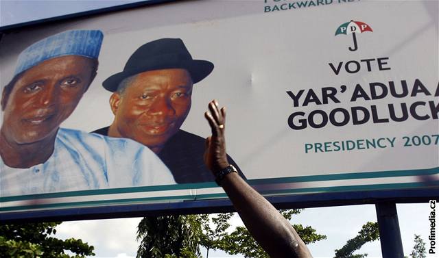 Volby v Nigérii provázel organizaní chaos