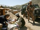 Vláda chce, aby eské vojáky v Afghánistánu doplnili i civilní experti. Ilustraní foto
