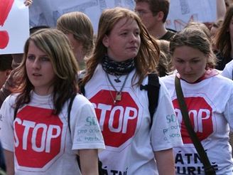 Studenti vyrazili do praskch ulic. Protestuj proti sttnm maturitm. (4.5.2007)