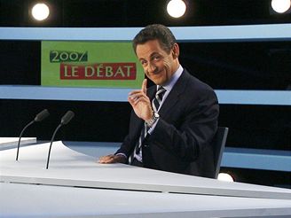 Kandidt Sarkozy v televiznm studiu