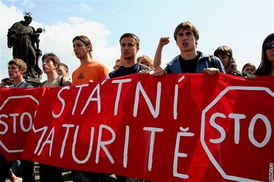Protesty doprovázely zavedení státních maturit tém ve vech zemích. Ilustraní foto