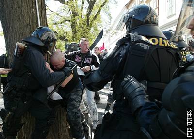 Zásah policie proti neonacistm v Brn