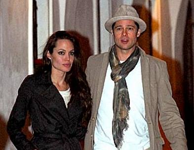 magazín People ve tvrtek zveejnil fotografie Angeliny Jolie a Brada Pitta na procházce v Praze