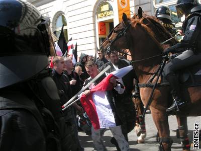 V Brn policie na prvního máje zabránila propagaci nacismu.
