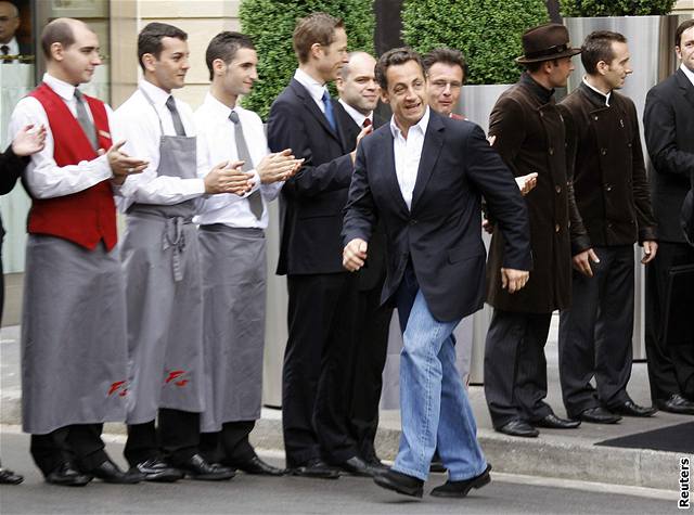 Nicolas Sarkozy opoutí paíský hotel Fouquet's, kde strávil s rodinou první povolební noc