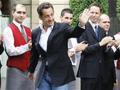 Nicolas Sarkozy opoutí paíský hotel Fouquet's, kde strávil s rodinou první povolební noc
