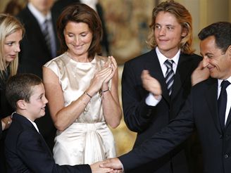 Nicolas Sarkozy s rodinou po inauguraci do prezidentskho adu