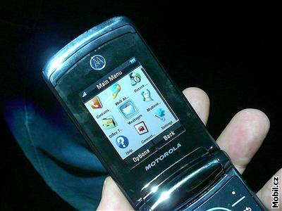 Nová Motorola RAZR2 iv z Londýna