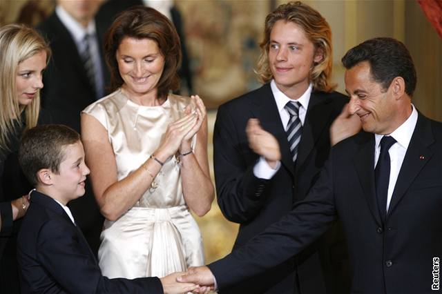 Nicolas Sarkozy s rodinou po inauguraci do prezidentského úadu