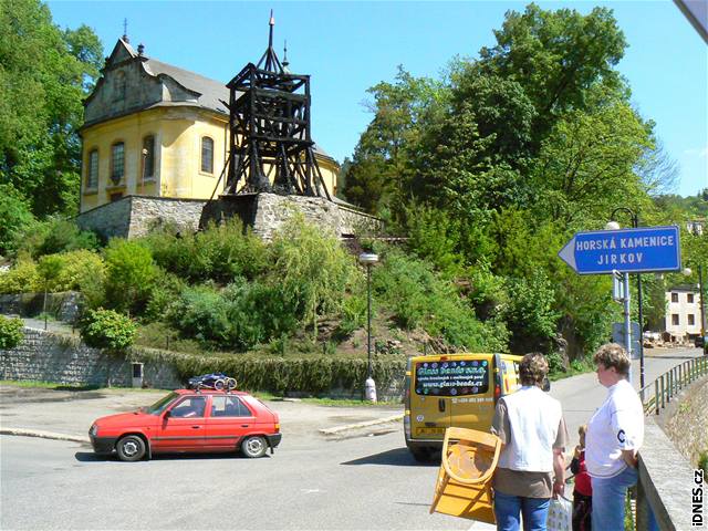 Ani ti jednotky profesionálních hasi zkáze zvonice nezabránily. Ilustraní foto