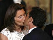 Nicolas Sarkozy líbá svou manelku Cecilii 