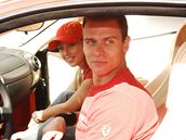 Zuzana Belohorcová s pítelem Vlastou Hájkem pi spanilé jízd Ferrari