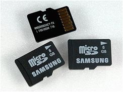 Pamov karta microSD s kapacitou 8 GB