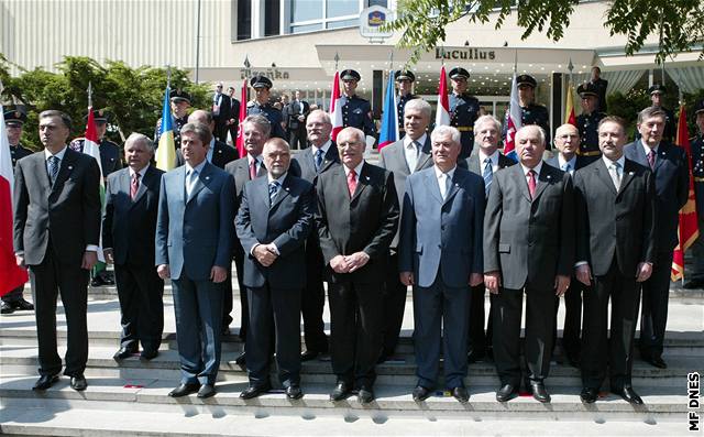 Evroptí prezidenti na summitu v Brn