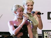 Australská zpvaka Kylie Minogue a americká hereka Sharon Stone vystoupily na benefiním veírku amfAR v Cannes
