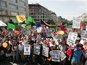 Stovky odp�rc� americké radarové základny v �esku se se�ly na Václavském nám�stí v Praze.