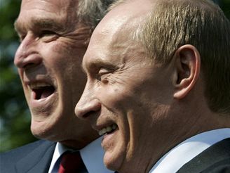 George Bush a Vladimir Putin na summitu G8