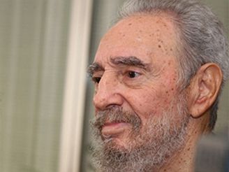 Uzdraven Fidel Castro s fem vietnamskch komunist Nong Duc Manhem