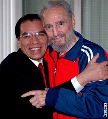 Uzdravený Fidel Castro s éfem vietnamských komunist Nong Duc Manhem