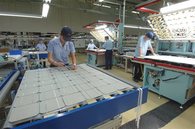 Továrna Sharp na solární panely