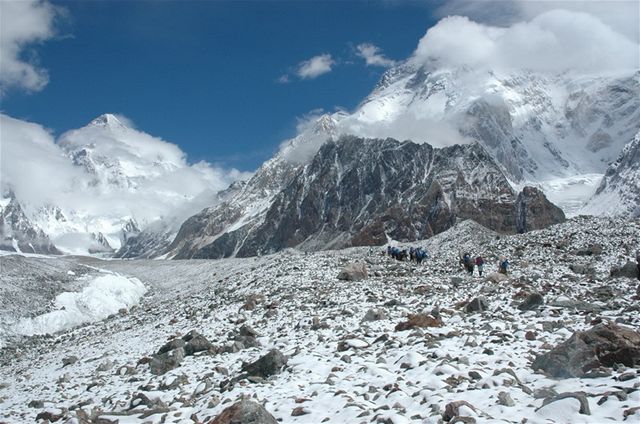 Úmorná cesta se zásobami pod stnu K2