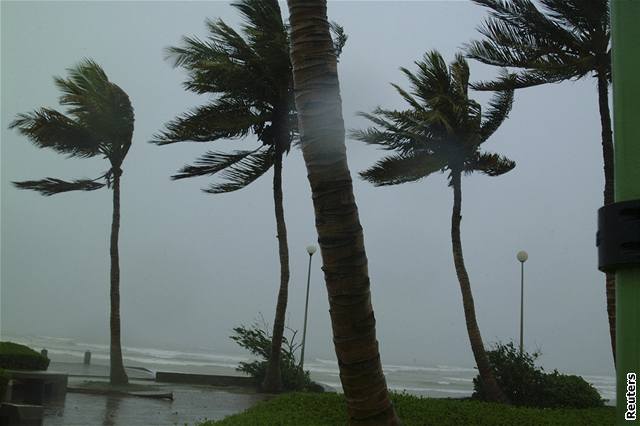 Tajfun Gonu v Ománu