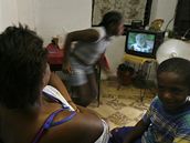Kubánci sledují Castra v televizi