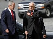 Václav Klaus vítá na Hrad George Bushe