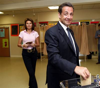 Sarkozy by se svou pravicí poteboval vyhrát, aby mohl prosadit reformy.
