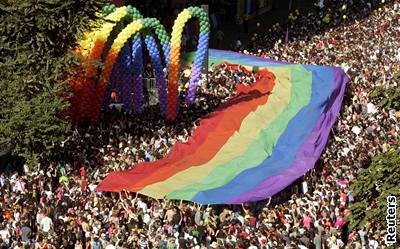 Na Gay Parade prý pilo víc ne dva a pl milionu lidí