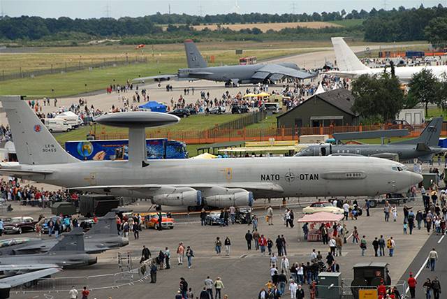 Letouny AWACS slaví 25 let sluby v NATO