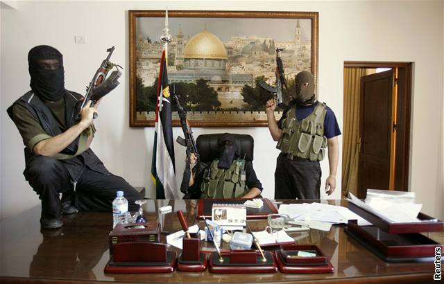 Abbásovo keslo me poslouit i ozbrojencm Hamasu