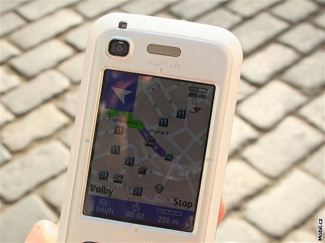 Nokia 6110 Navigator iv v ulicích Prahy