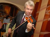 Vání Jaroslava Svceného jsou housle vech velikostí a tvar.
