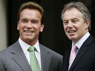 Arnold Schwarzenegger a Tony Blair