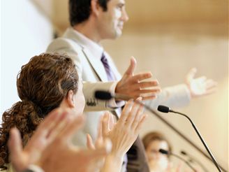 Giving presentations in English is a challenge: here are some tips