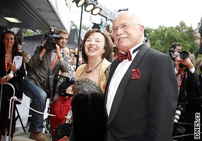 Václav Klaus s chotí na filmovém festivalu v Karlových Varech