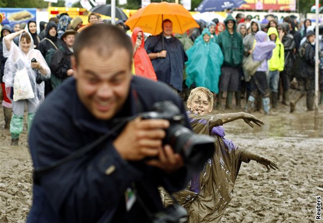 Glastonbury - fanouci v bahn