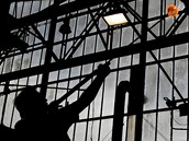 Sklárny Kavalier - foukai skla nastupují tam,kde stroje nestaí